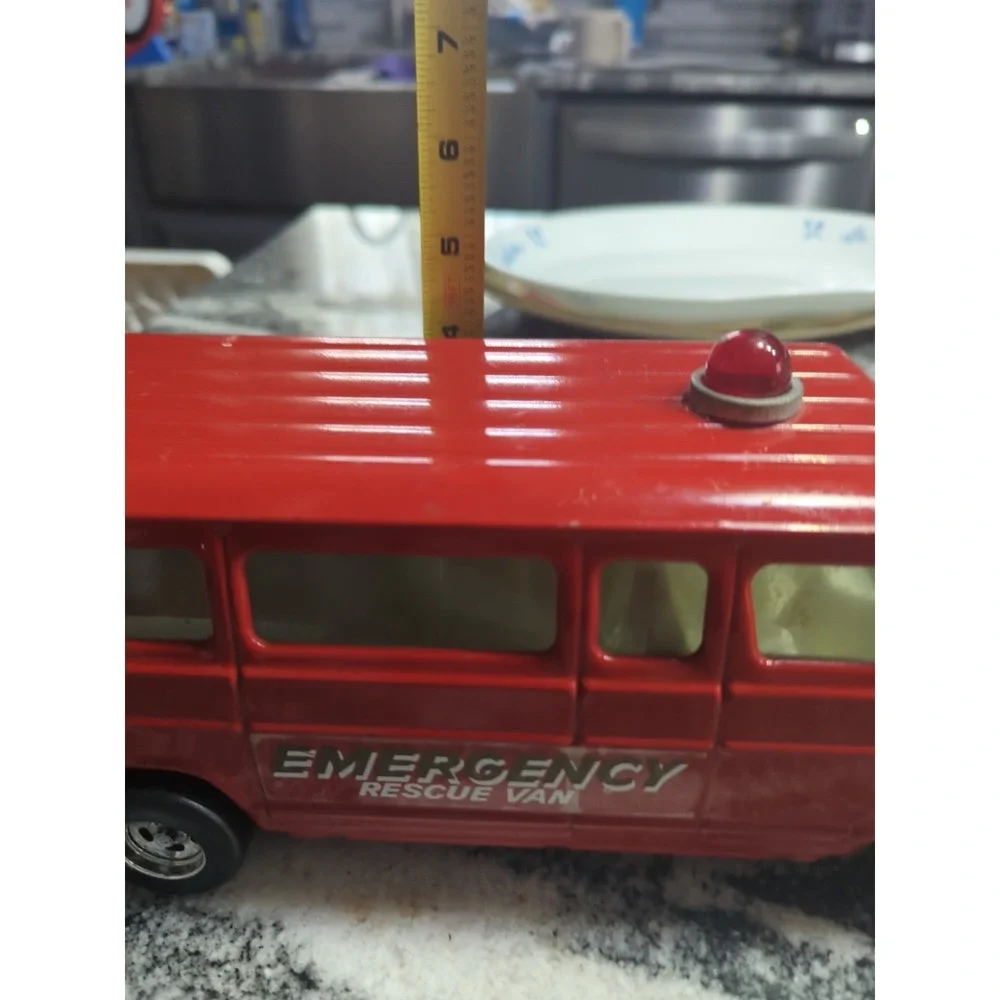 VINTAGE ERTL 3512 RESCUE EMERGENCY VAN. Back Door Opens First Responder
